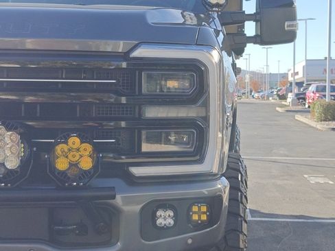 Used 2025 Ford F350 Platinum w/ Tremor Off-Road Package image 35