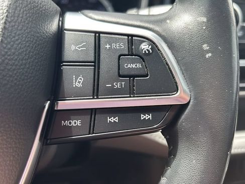 Used 2020 Toyota Highlander XLE AWD/4WD image 21