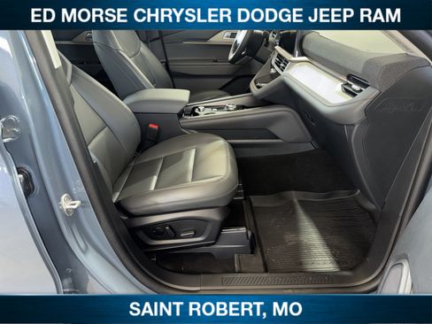 Used 2025 Ford Explorer Active w/ Active Comfort Package AWD/4WD image 26