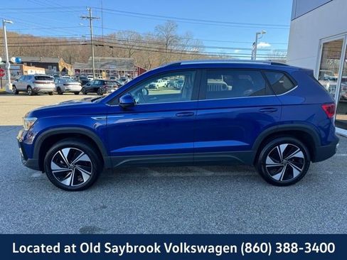 Certified 2024 Volkswagen Taos SE image 8