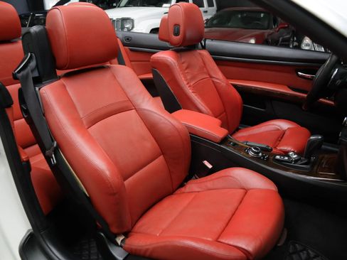 Used 2013 BMW 328i Convertible w/ M Sport Pkg image 38