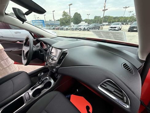 Used 2017 Chevrolet Cruze LT w/ Convenience Package FWD image 27
