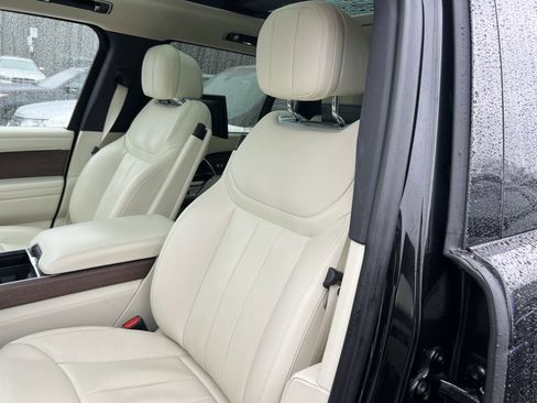 Used 2025 Land Rover Range Rover Long Wheelbase SE image 16