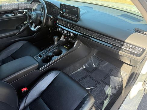 Certified 2024 Honda Civic Touring image 32