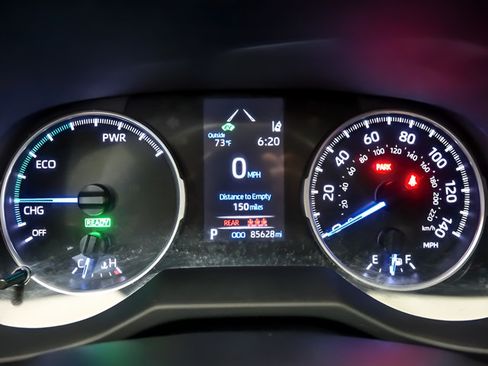 Used 2022 Toyota RAV4 LE AWD/4WD image 15