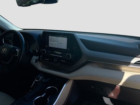Used 2022 Toyota Highlander XLE image 34