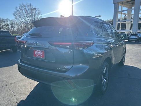Used 2024 Toyota Highlander XLE image 5