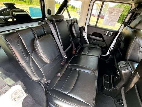 Used 2022 Jeep Wrangler Unlimited Sahara w/ Cold Weather Group AWD/4WD image 25