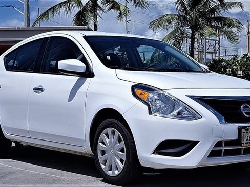 Used 2018 Nissan Versa SV FWD image 4