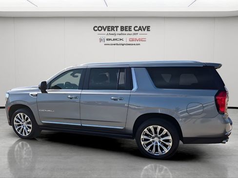 Used 2022 GMC Yukon XL Denali w/ Denali Premium Package image 6
