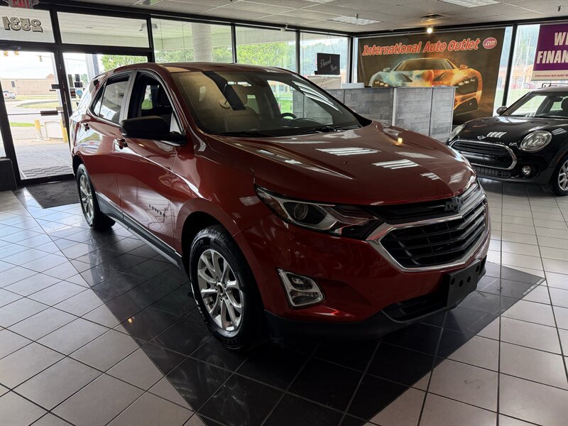 Used 2020 Chevrolet Equinox LS w/ LS Convenience Package AWD/4WD image 4