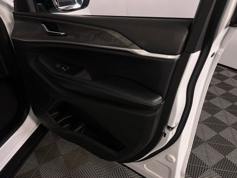 Used 2024 Jeep Grand Cherokee L Limited image 34