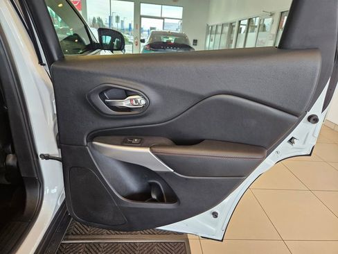 Used 2018 Jeep Cherokee Trailhawk w/ Quick Order Package 27L image 29