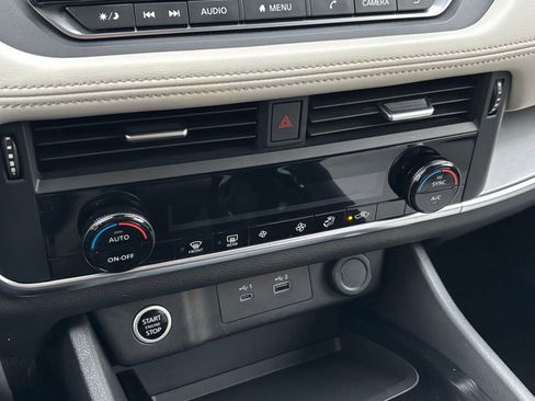 Used 2023 Nissan Rogue SV image 21