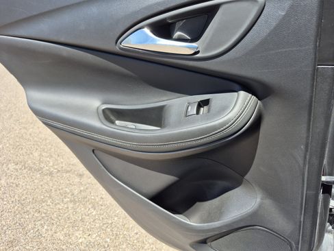 Used 2025 Buick Encore GX Preferred FWD image 19