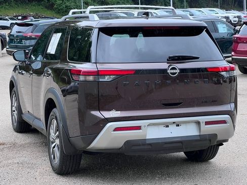 Used 2022 Nissan Pathfinder SL w/ SL Black Package AWD/4WD image 11