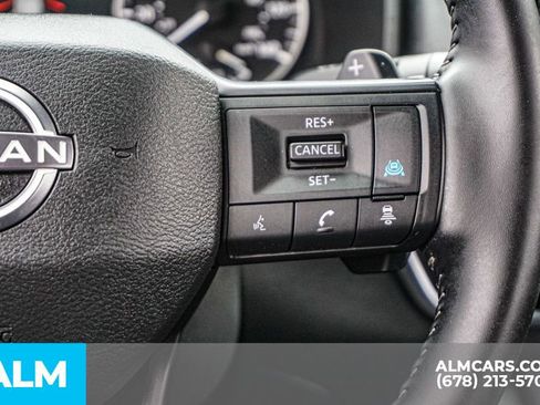 Used 2025 Nissan Rogue SV image 30