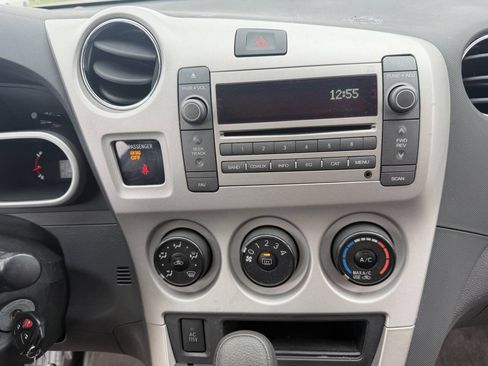 Used 2009 Pontiac Vibe w/ Preferred Package FWD image 11