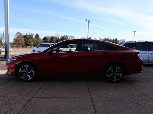 Certified 2022 Hyundai Elantra Limited image 3