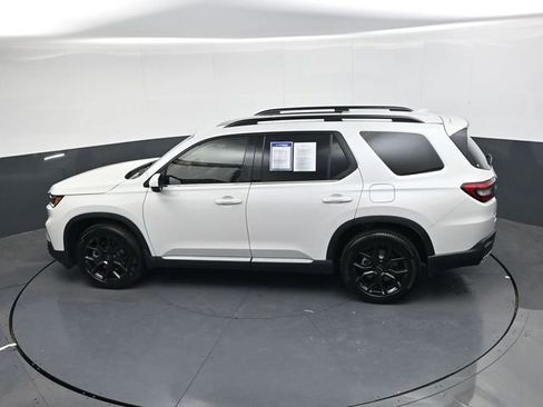 Used 2025 Honda Pilot Touring image 23