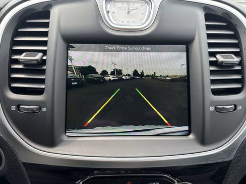 Used 2018 Chrysler 300 Touring AWD/4WD image 17