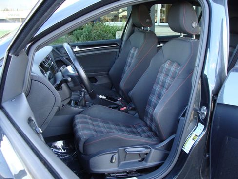 Used 2017 Volkswagen Golf S image 7