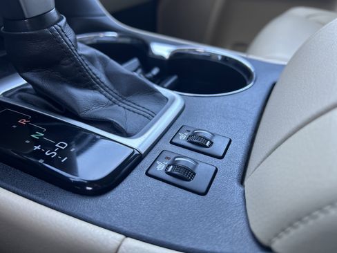 Used 2017 Toyota Highlander XLE image 25