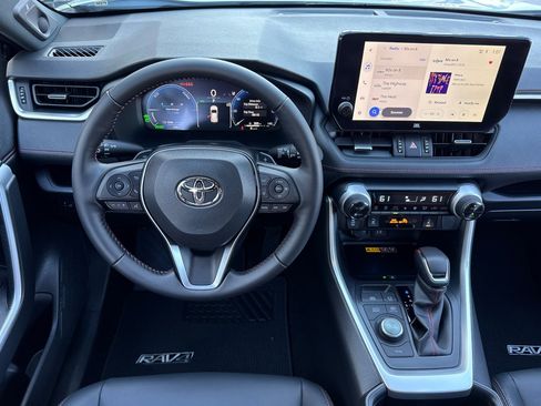 Used 2025 Toyota RAV4 XSE image 19