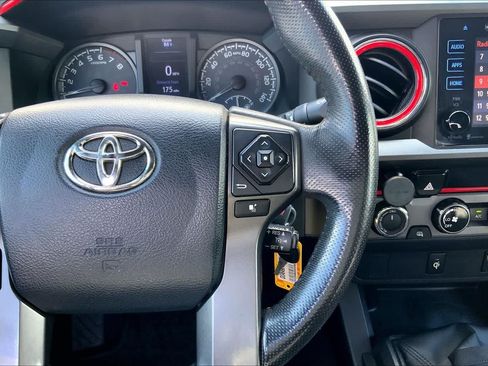 Used 2016 Toyota Tacoma SR AWD/4WD image 25