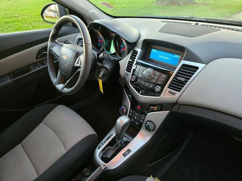Used 2016 Chevrolet Cruze LS image 12