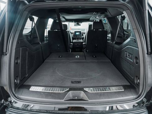 Used 2022 Chevrolet Suburban RST w/ Sport Performance Package image 43