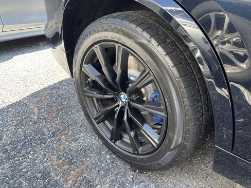 Used 2021 BMW X5 xDrive40i w/ M Sport Package image 4