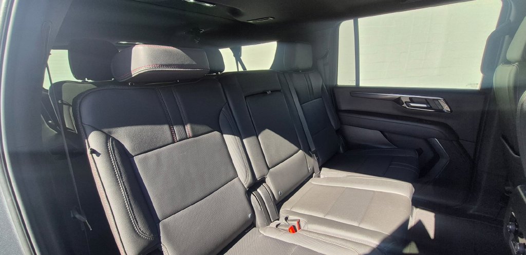 Used 2026 Chevrolet Suburban RST w/ Sun And Tow Package AWD/4WD image 5