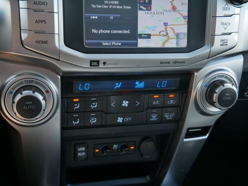 Used 2018 Toyota 4Runner Limited AWD/4WD image 23