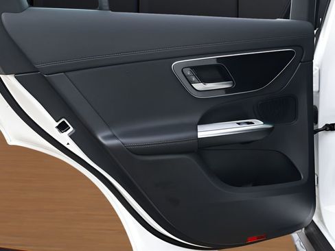 Used 2025 Mercedes-Benz GLC 43 AMG 4MATIC image 21