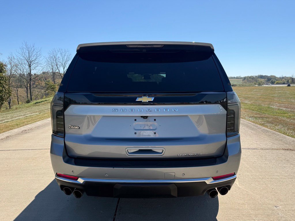 Used 2026 Chevrolet Suburban Premier AWD/4WD image 4