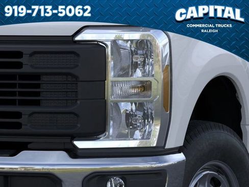 New 2026 Ford F250 XL w/ XL Chrome Package image 18