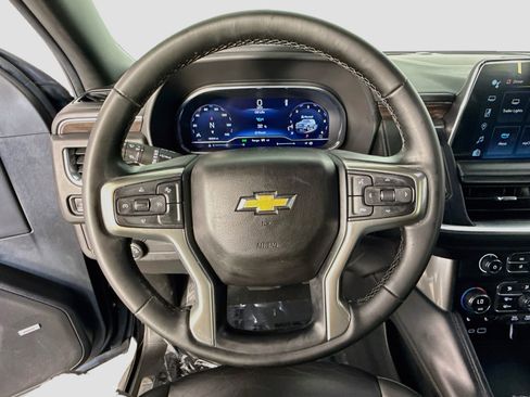 Used 2024 Chevrolet Suburban LT RWD image 13
