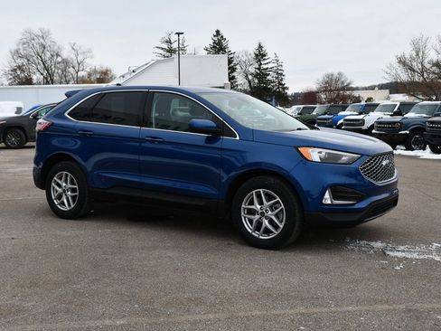 Used 2024 Ford Edge SEL w/ Convenience Package image 8
