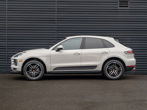 Certified 2021 Porsche Macan image 2