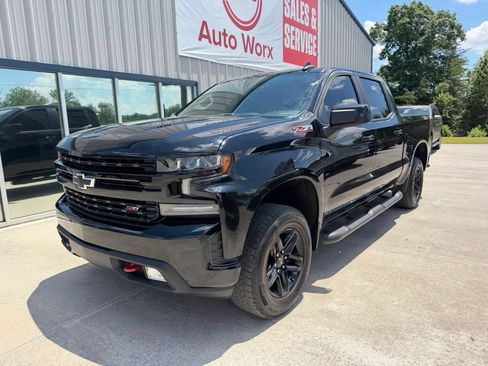 Used 2020 Chevrolet Silverado 1500 LT Trail Boss w/ Midnight Edition AWD/4WD image 9