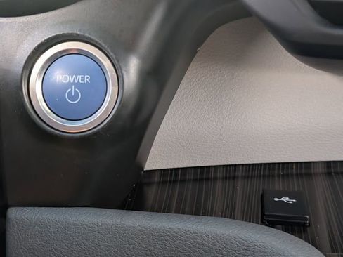 Used 2024 Toyota Sienna Limited image 29