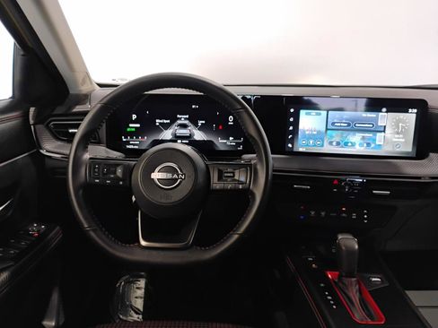 Used 2025 Nissan Kicks SR w/ Illumination Package image 19