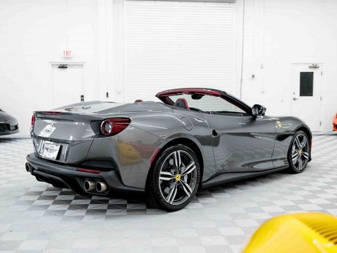 Used 2020 Ferrari Portofino RWD image 16