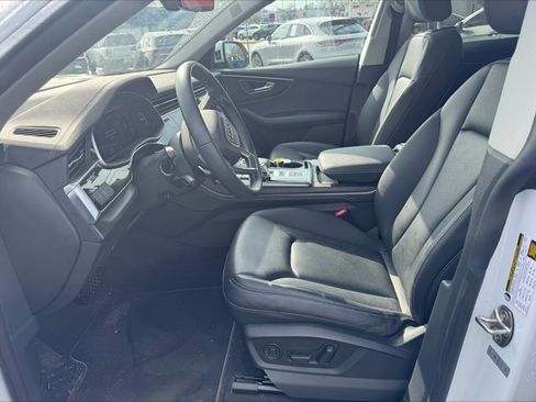 Used 2023 Audi Q8 Premium Plus w/ Premium Plus Package image 5