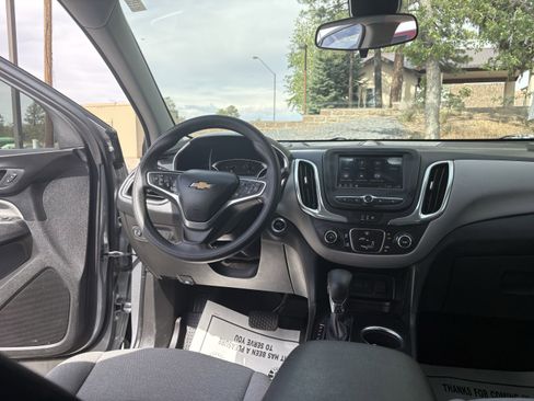Used 2023 Chevrolet Equinox LS w/ LS Convenience Package AWD/4WD image 3