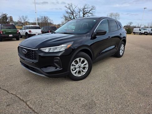 Used 2023 Ford Escape Active image 1