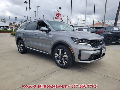 Used 2023 Kia Sorento SX Prestige w/ Panoramic Sunroof Package AWD/4WD image 2