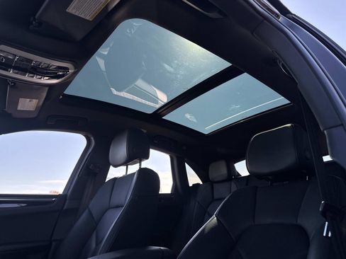 Used 2024 Porsche Macan image 20