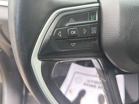 Used 2023 Jeep Grand Cherokee Laredo w/ Luxury Tech Group I AWD/4WD image 18